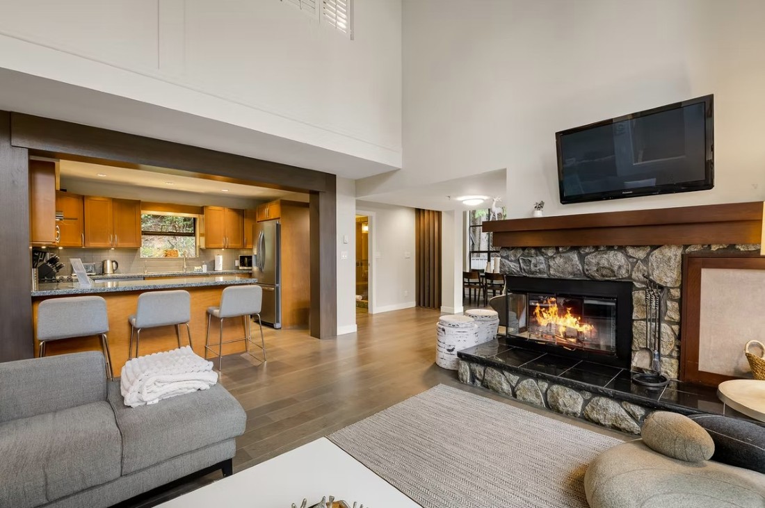 Pinnacle Ridge 42, Whistler, Blackcomb, breakfast bar, kitchen
